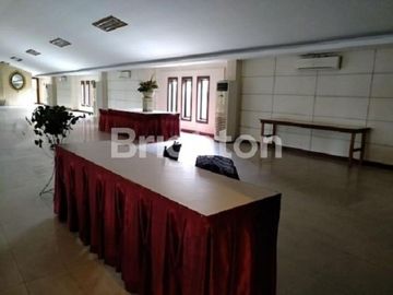 Dijual dan Disewakan rumah usaha ex.resto Raya Menganti, siap pakai, lokasi ramai, row jalan lebar, padat penduduk