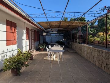 Casas y Piscina con vista al mar San Sebastian
