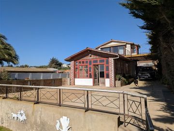 Casas y Piscina con vista al mar San Sebastian