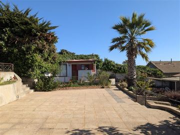 Casas y Piscina con vista al mar San Sebastian