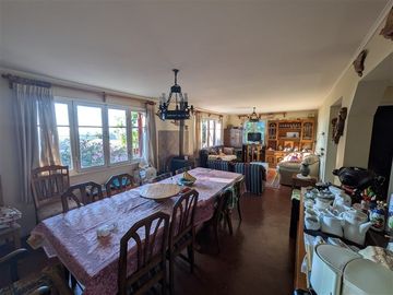 Casas y Piscina con vista al mar San Sebastian