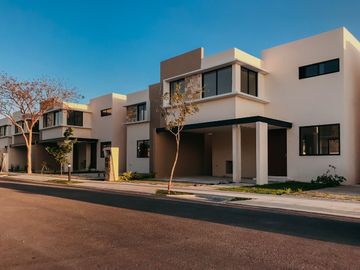 CASA EN VENTA EN PRIVADA RESIDENCIAL ZONA NORTE MERIDA YUCATAN