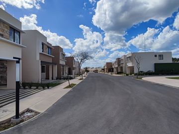 CASA EN VENTA EN PRIVADA RESIDENCIAL ZONA NORTE MERIDA YUCATAN