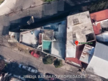 BARBARO VENDE CASA MULTIFAMILIAR CON LOCAL