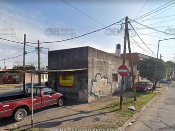 BARBARO VENDE CASA MULTIFAMILIAR CON LOCAL