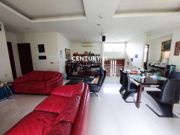 Rumah Nuansa Villa Halaman Belakang Luas Di Sektor 9 Of 9727