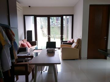 Rumah Nuansa Villa Halaman Belakang Luas Di Sektor 9 Of 9727