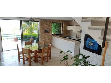 CASA EN VENTA A ORILLA DEL LAGO 