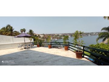 CASA EN VENTA A ORILLA DEL LAGO 