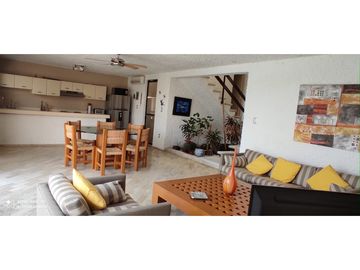 CASA EN VENTA A ORILLA DEL LAGO 