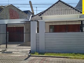 Disewakan Rumah 1,5 lantai di Jl Manyar Tirtomoyo, Surabaya