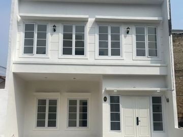 Brand New 2.5Lt, Siap Huni, Cluster di Cendana, Cinere