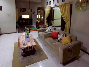 STARTEGIS DI ARCAMANIK !! Rumah Terawat Asri Nyaman dan Aman Dekat ke SPORT Jabar jalan Pacuan Kuda Sukamiskin.