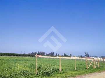 Parcela en venta 5000 mts cercada en condominio en Talagante
