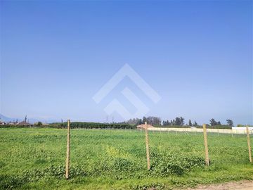 Parcela en venta 5000 mts cercada en condominio en Talagante