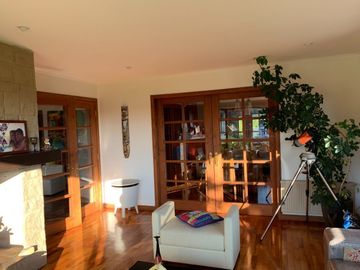Residencia Exclusiva con Amplio Terreno en Condominio de Temuco Poniente