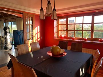 Residencia Exclusiva con Amplio Terreno en Condominio de Temuco Poniente