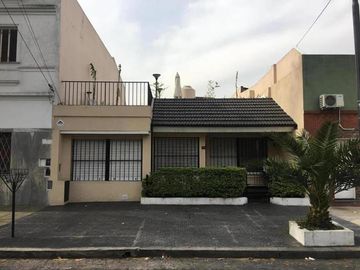 Moliere 1875, CABA/ casa 3 ambientes / 2 baños/ fondo, pileta, quincho, terraza, 220M2 u$s 350.000
