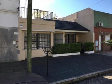 Moliere 1875, CABA/ casa 3 ambientes / 2 baños/ fondo, pileta, quincho, terraza, 220M2 u$s 350.000