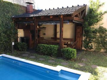 Moliere 1875, CABA/ casa 3 ambientes / 2 baños/ fondo, pileta, quincho, terraza, 220M2 u$s 350.000