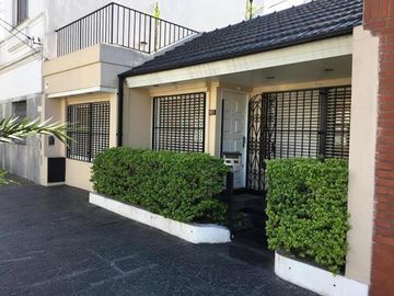 Moliere 1875, CABA/ casa 3 ambientes / 2 baños/ fondo, pileta, quincho, terraza, 220M2 u$s 350.000
