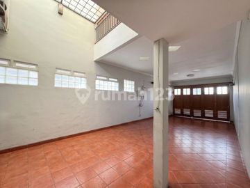 Rumah Mewah di Area Premium Tebet Barat, Akses Lebar