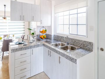 Elegante casa a estrenar en Casalaguna/entrega inmediata/ cerca de Riocentro Dorado