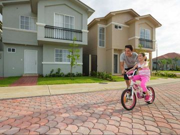 Elegante casa a estrenar en Casalaguna/entrega inmediata/ cerca de Riocentro Dorado
