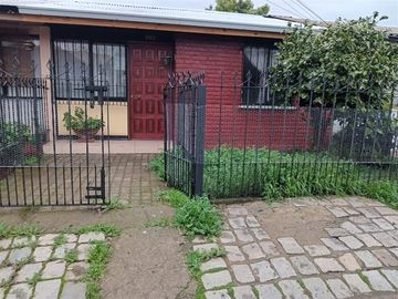 Casa en venta de 4 dorm. La.Florida a pasos del CESFAM