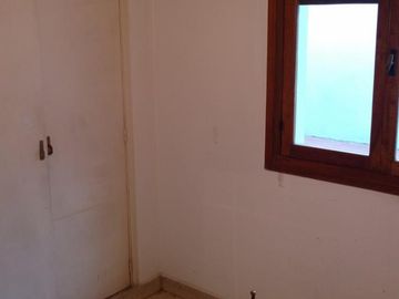 SE VENDE EXCELENTE PH DE 3 AMBIENTES AL FRENTE EN MARTINEZ CON PATIO Y COCHERA.