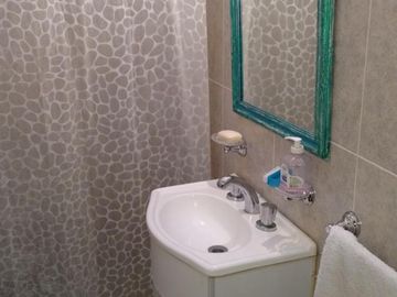 SE VENDE EXCELENTE PH DE 3 AMBIENTES AL FRENTE EN MARTINEZ CON PATIO Y COCHERA.