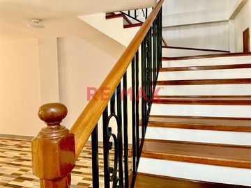 🏠 ¡OPORTUNIDAD ÚNICA EN CHICLAYO! 🌟

¿Estás buscando una casa linda y cómoda para tu familia? ¡No busques más! Tenemos la opción perfecta para ti: