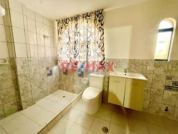 🏠 ¡OPORTUNIDAD ÚNICA EN CHICLAYO! 🌟

¿Estás buscando una casa linda y cómoda para tu familia? ¡No busques más! Tenemos la opción perfecta para ti: