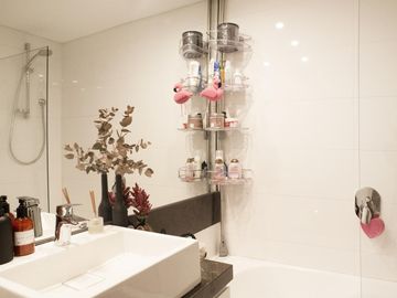 Excelente tres ambientes en complejo Al Río - Venta con renta