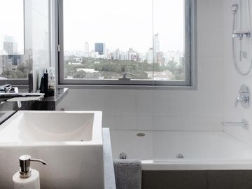 Excelente tres ambientes en complejo Al Río - Venta con renta