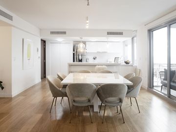 Excelente tres ambientes en complejo Al Río - Venta con renta