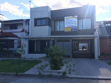 Departamento Tipo Casa en venta en Remedios de Escalada Este