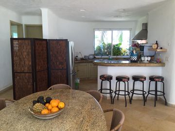 CASA EN RENTA POR DÍA EN BARRA VIEJA SOBRE PLAYA, ACAPULCO EN LO MEJOR DE AC