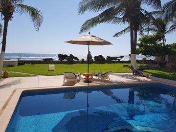 CASA EN RENTA POR DÍA EN BARRA VIEJA SOBRE PLAYA, ACAPULCO EN LO MEJOR DE AC
