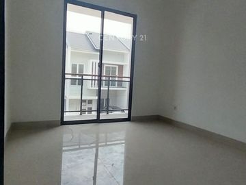 Dijual Cepat Rumah 2 Lantai Grand West Residence Bekasi Utara