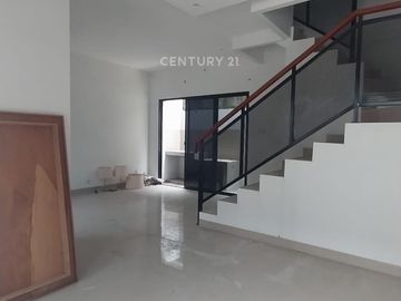 Dijual Cepat Rumah 2 Lantai Grand West Residence Bekasi Utara
