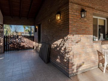 EN VENTA - CASA DE 3 DORMITORIOS - FUNES HILLS, CADAQUÉS