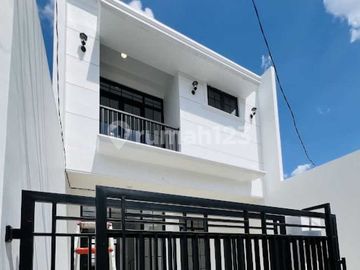 Dijual Cepat Rumah Brand New Mewah Modern Klasik 2 Lantai di Kencana Loka - BSD