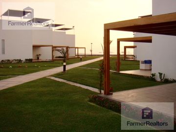Casa de Playa en fila V-2  en Condominio Asia del Mar