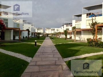Casa de Playa en fila V-2  en Condominio Asia del Mar