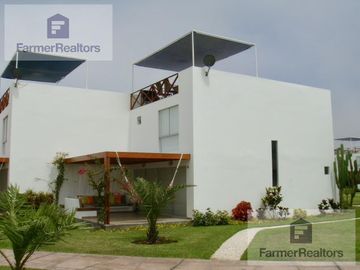 Casa de Playa en fila V-2  en Condominio Asia del Mar