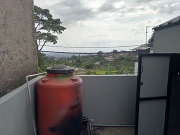 Rumah bagus dan baru renov di jatihandap dekat arcamanik