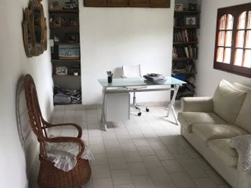 CASA EN VENTA 4 HAB. / JARDIN / QUINCHO - BARRIO HUILICHES