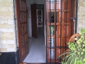 CASA EN VENTA 4 HAB. / JARDIN / QUINCHO - BARRIO HUILICHES