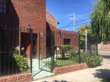 CASA EN VENTA 4 HAB. / JARDIN / QUINCHO - BARRIO HUILICHES